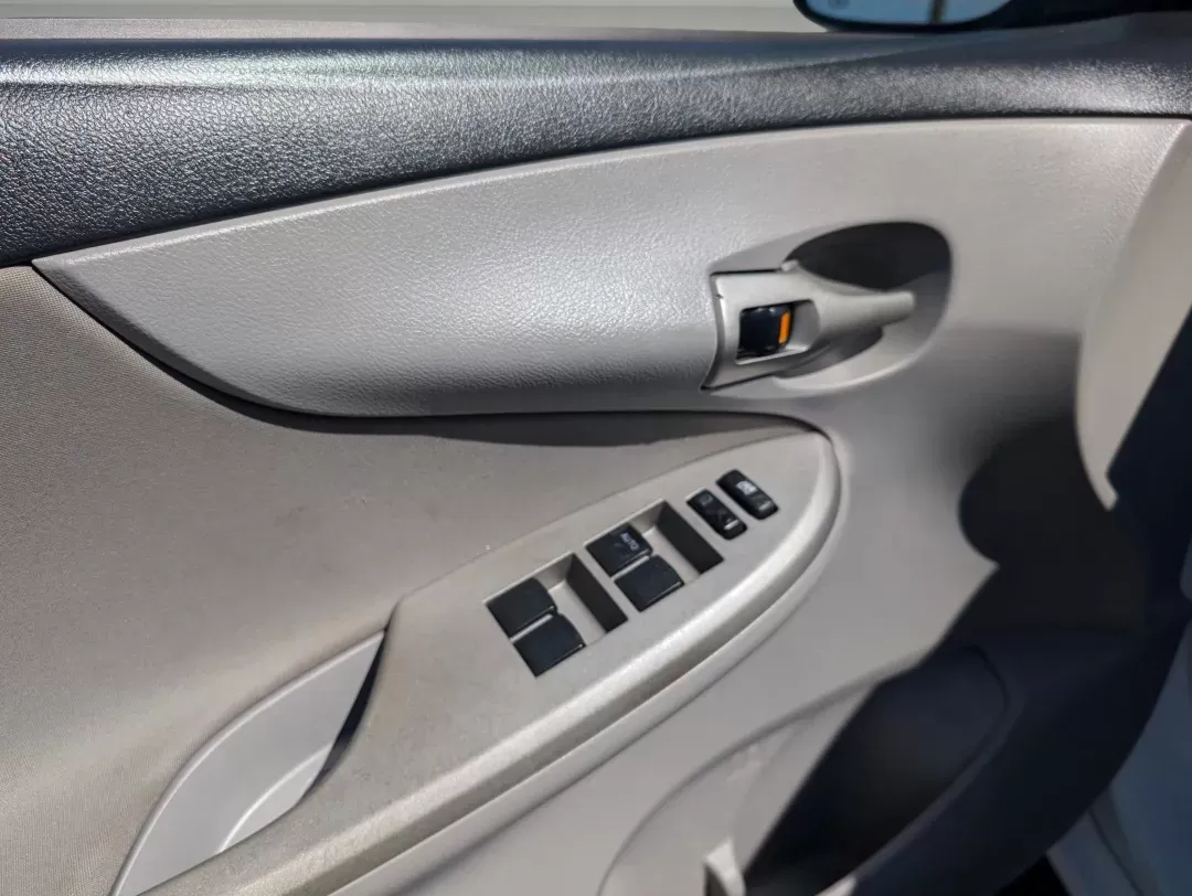 2013 Toyota Corolla LE Special Edition (2T1BU4EE2DC) with an Gas I4 1.8L/110 engine, 4-Speed Automatic transmission, located at 3959 U.S. 80 W, Phenix City, AL, 36870, (334) 297-4885, 32.469296, -85.135185 - 2013 Toyota Corolla LE Special Edition - Photo#8