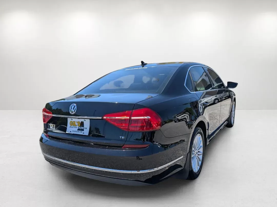 2016 Volkswagen Passat (1VWBT7A37GC) with an Intercooled Turbo Regular Unleaded I-4 1.8 L/110 engine, 6-Speed Automatic w/OD transmission, located at 3959 U.S. 80 W, Phenix City, AL, 36870, (334) 297-4885, 32.469296, -85.135185 - 2016 Volkswagen Passat - Photo#5