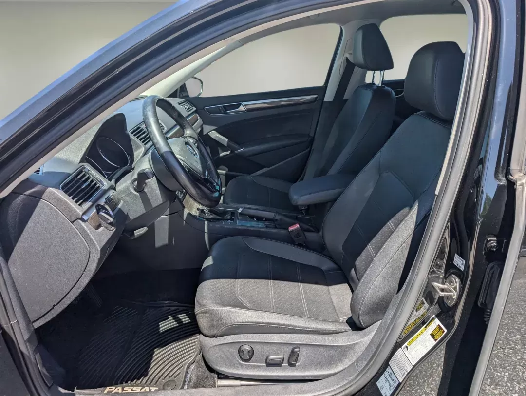 2016 Volkswagen Passat (1VWBT7A37GC) with an Intercooled Turbo Regular Unleaded I-4 1.8 L/110 engine, 6-Speed Automatic w/OD transmission, located at 3959 U.S. 80 W, Phenix City, AL, 36870, (334) 297-4885, 32.469296, -85.135185 - 2016 Volkswagen Passat - Photo#10