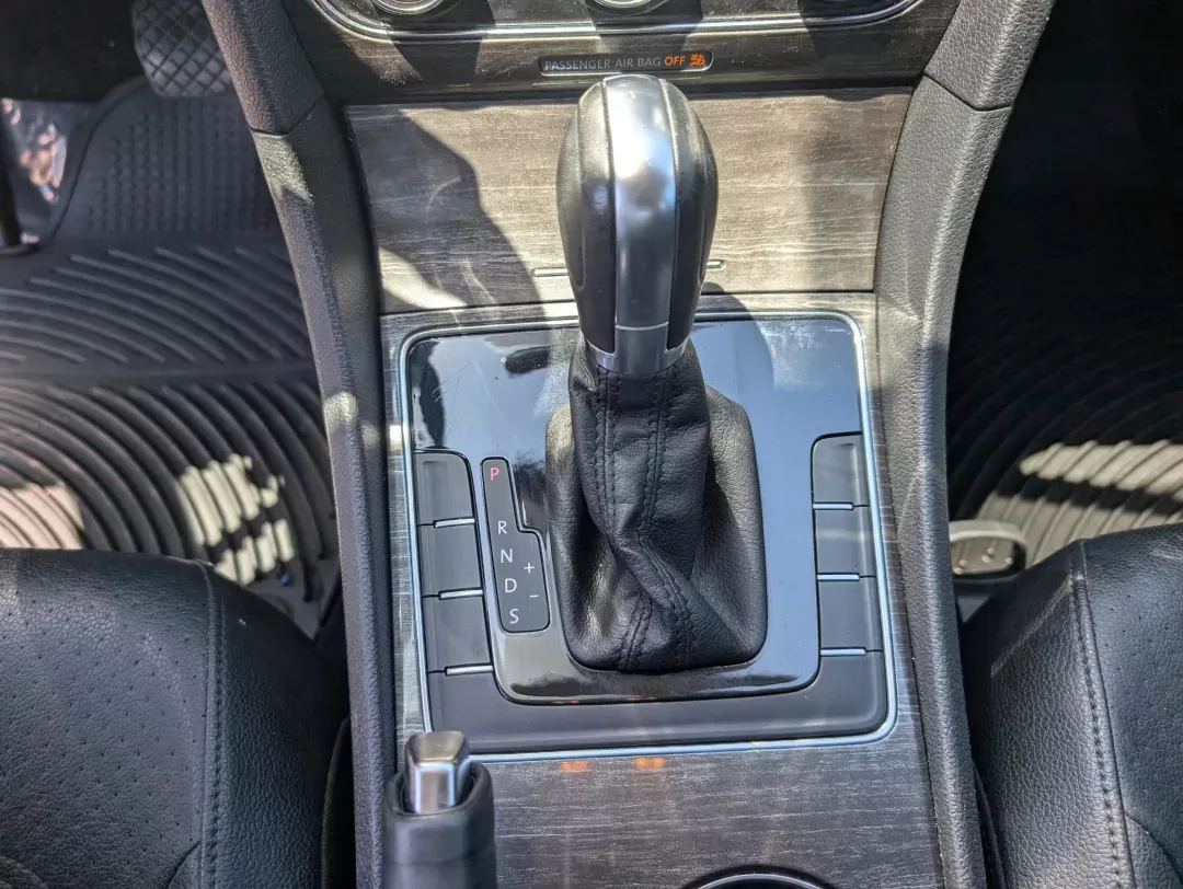 2016 Volkswagen Passat (1VWBT7A37GC) with an Intercooled Turbo Regular Unleaded I-4 1.8 L/110 engine, 6-Speed Automatic w/OD transmission, located at 3959 U.S. 80 W, Phenix City, AL, 36870, (334) 297-4885, 32.469296, -85.135185 - 2016 Volkswagen Passat - Photo#14