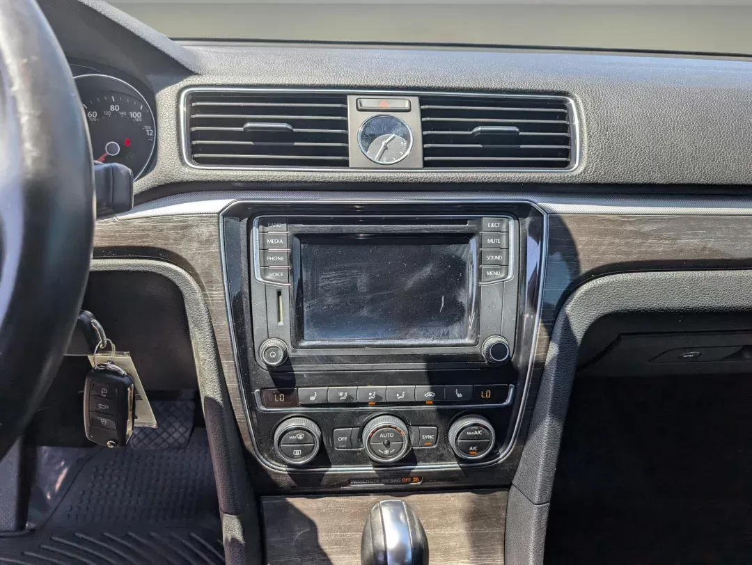 2016 Volkswagen Passat (1VWBT7A37GC) with an Intercooled Turbo Regular Unleaded I-4 1.8 L/110 engine, 6-Speed Automatic w/OD transmission, located at 3959 U.S. 80 W, Phenix City, AL, 36870, (334) 297-4885, 32.469296, -85.135185 - 2016 Volkswagen Passat - Photo#15