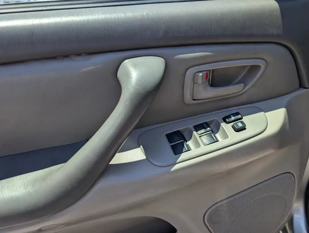 2006 Toyota Tundra SR5 (5TBET34156S) with an Gas V8 4.7L/285 engine, 5-Speed Automatic w/OD transmission, located at 3959 U.S. 80 W, Phenix City, AL, 36870, (334) 297-4885, 32.469296, -85.135185 - 2006 Toyota Tundra SR5 - Photo#9