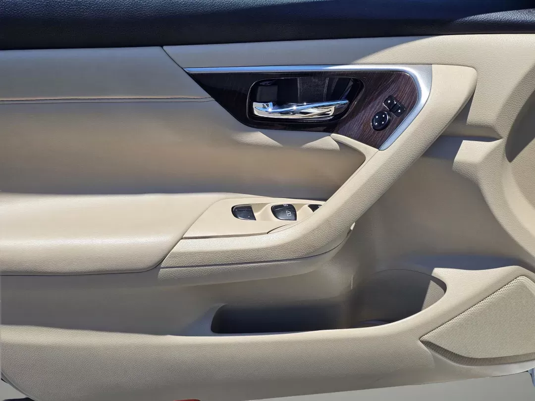 2013 /Beige Nissan Altima 2.5 SL (1N4AL3AP2DC) with an Gas I4 2.5L/152 engine, 1-Speed Continuously Variable Ratio transmission, located at 521 Old Farm Lane Rd, Prattville, AL, 36066, (334) 325-1505, 32.482460, -86.416367 - 2013 Nissan Altima 2.5 SL - Photo#9