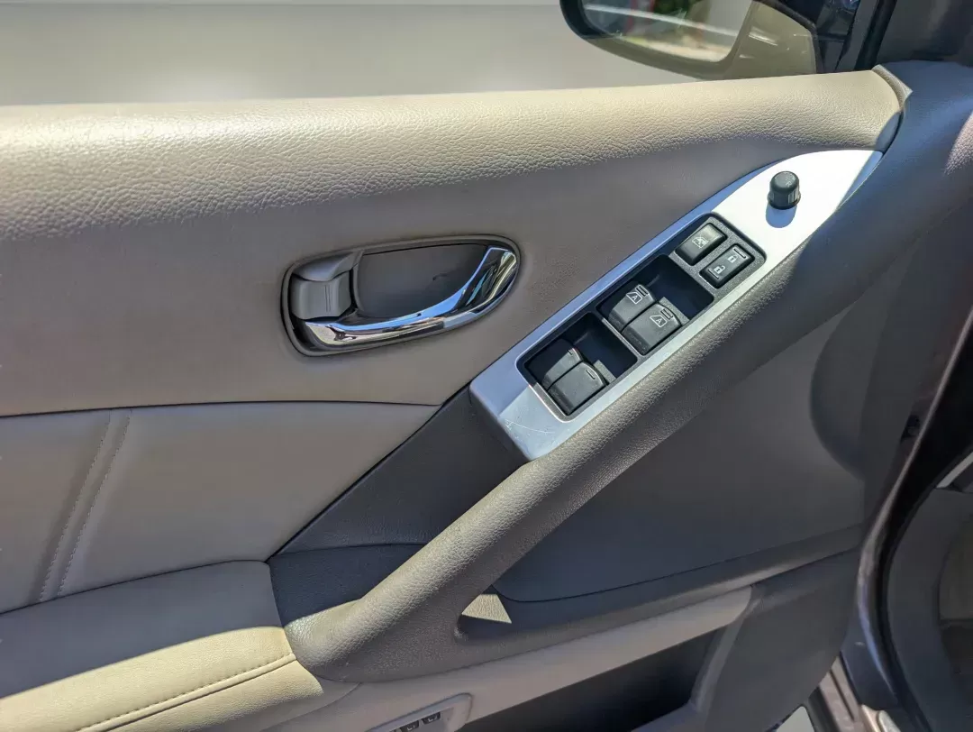 2013 /Beige Nissan Murano SL (JN8AZ1MW3DW) with an Gas V6 3.5L/ engine, 1-Speed Continuously Variable Ratio transmission, located at 3959 U.S. 80 W, Phenix City, AL, 36870, (334) 297-4885, 32.469296, -85.135185 - 2013 Nissan Murano SL - Photo#8