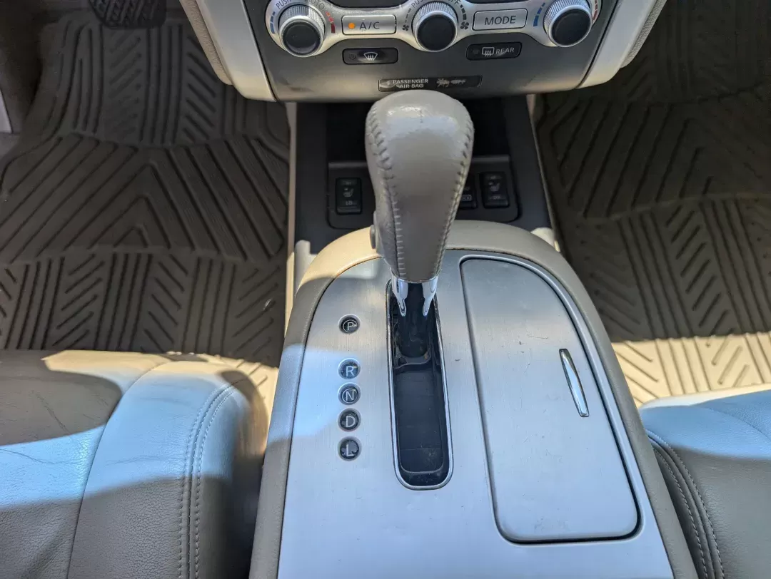 2013 /Beige Nissan Murano SL (JN8AZ1MW3DW) with an Gas V6 3.5L/ engine, 1-Speed Continuously Variable Ratio transmission, located at 3959 U.S. 80 W, Phenix City, AL, 36870, (334) 297-4885, 32.469296, -85.135185 - 2013 Nissan Murano SL - Photo#13