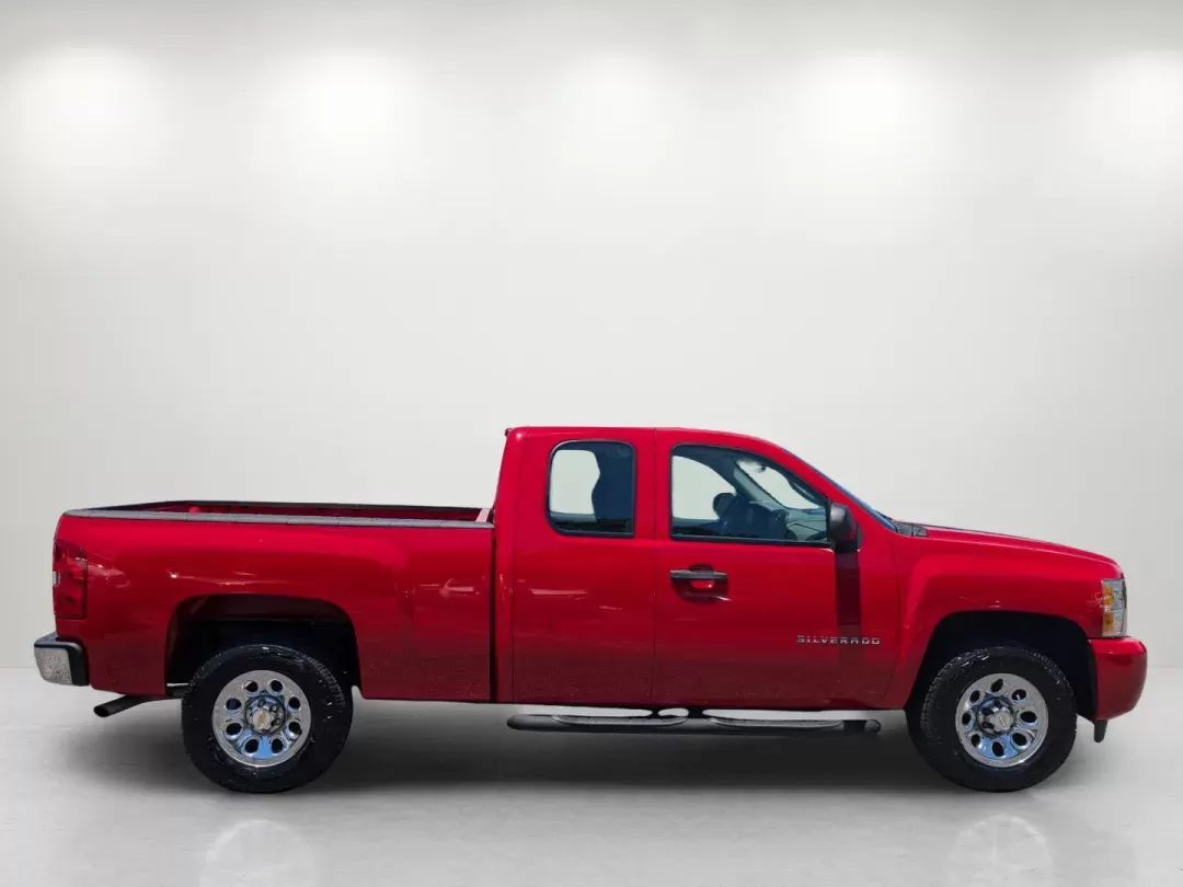 2010 /Dark Titanium Chevrolet Silverado 1500 Work Truck (1GCSCPEXXAZ) with an Gas V6 4.3L/262 engine, 4-Speed Automatic w/OD transmission, located at 3959 U.S. 80 W, Phenix City, AL, 36870, (334) 297-4885, 32.469296, -85.135185 - 2010 Chevrolet Silverado 1500 Work Truck - Photo#3