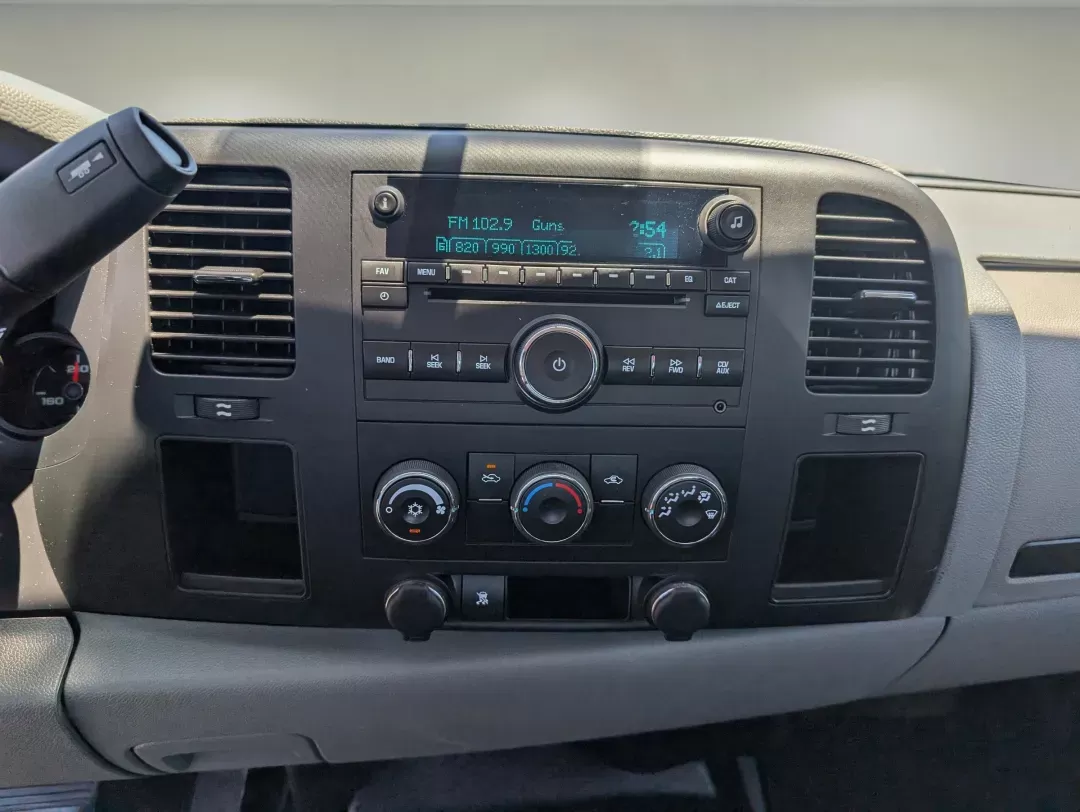 2010 /Dark Titanium Chevrolet Silverado 1500 Work Truck (1GCSCPEXXAZ) with an Gas V6 4.3L/262 engine, 4-Speed Automatic w/OD transmission, located at 3959 U.S. 80 W, Phenix City, AL, 36870, (334) 297-4885, 32.469296, -85.135185 - 2010 Chevrolet Silverado 1500 Work Truck - Photo#15