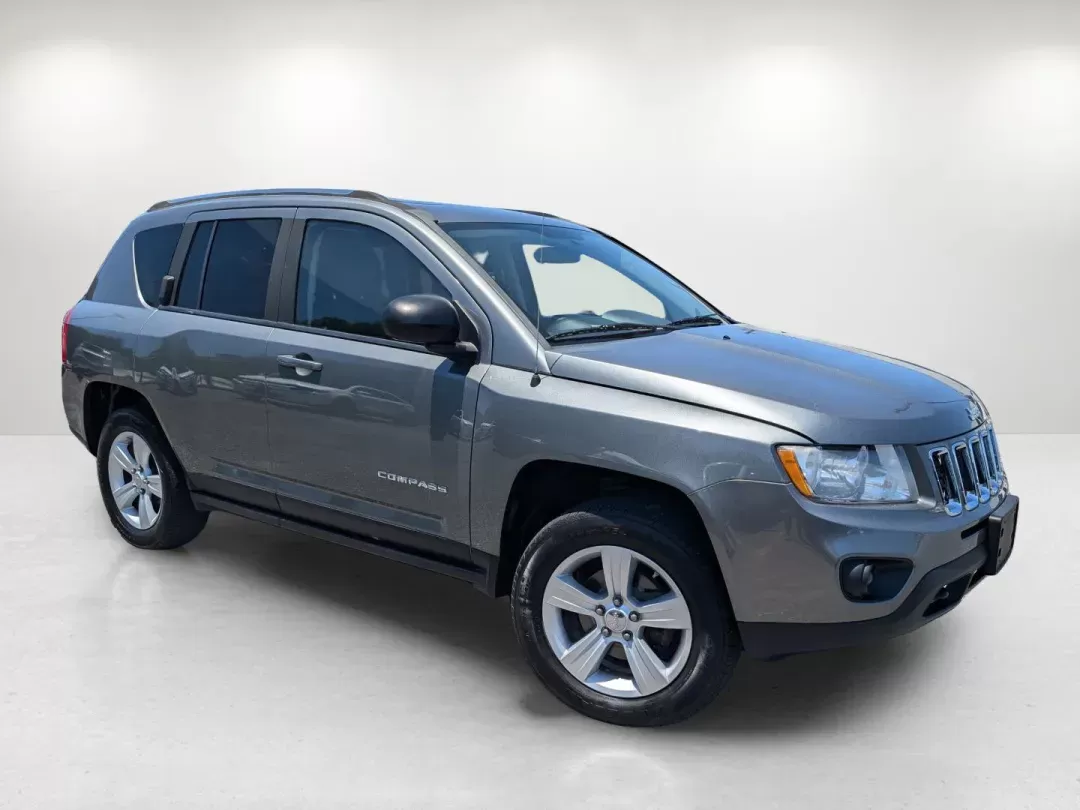 2012 /Dark Slate Gray Interior Jeep Compass Latitude (1C4NJDEBXCD) with an Gas I4 2.4L/144 engine, 1-Speed Continuously Variable Ratio transmission, located at 1430 Gateway Drive, Opelika, AL, 36801, (334) 239-0944, 32.637871, -85.409790 - 2012 Jeep Compass Latitude - Photo#2