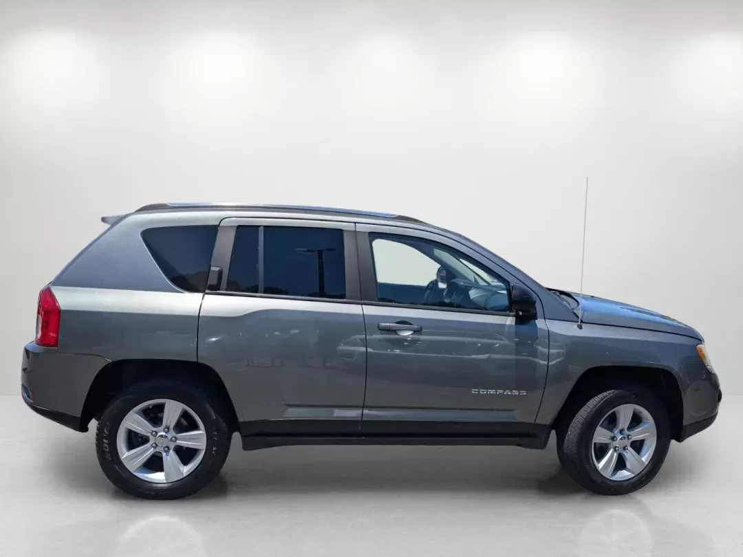2012 /Dark Slate Gray Interior Jeep Compass Latitude (1C4NJDEBXCD) with an Gas I4 2.4L/144 engine, 1-Speed Continuously Variable Ratio transmission, located at 1430 Gateway Drive, Opelika, AL, 36801, (334) 239-0944, 32.637871, -85.409790 - 2012 Jeep Compass Latitude - Photo#3