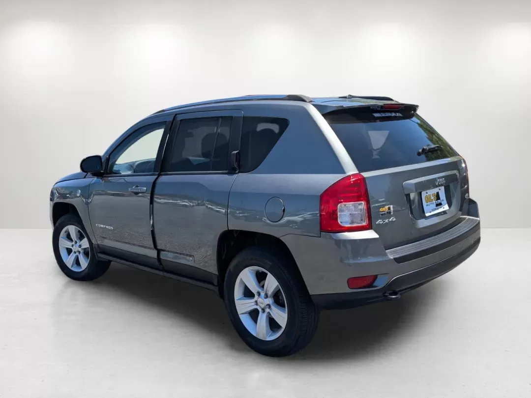 2012 /Dark Slate Gray Interior Jeep Compass Latitude (1C4NJDEBXCD) with an Gas I4 2.4L/144 engine, 1-Speed Continuously Variable Ratio transmission, located at 1430 Gateway Drive, Opelika, AL, 36801, (334) 239-0944, 32.637871, -85.409790 - 2012 Jeep Compass Latitude - Photo#6