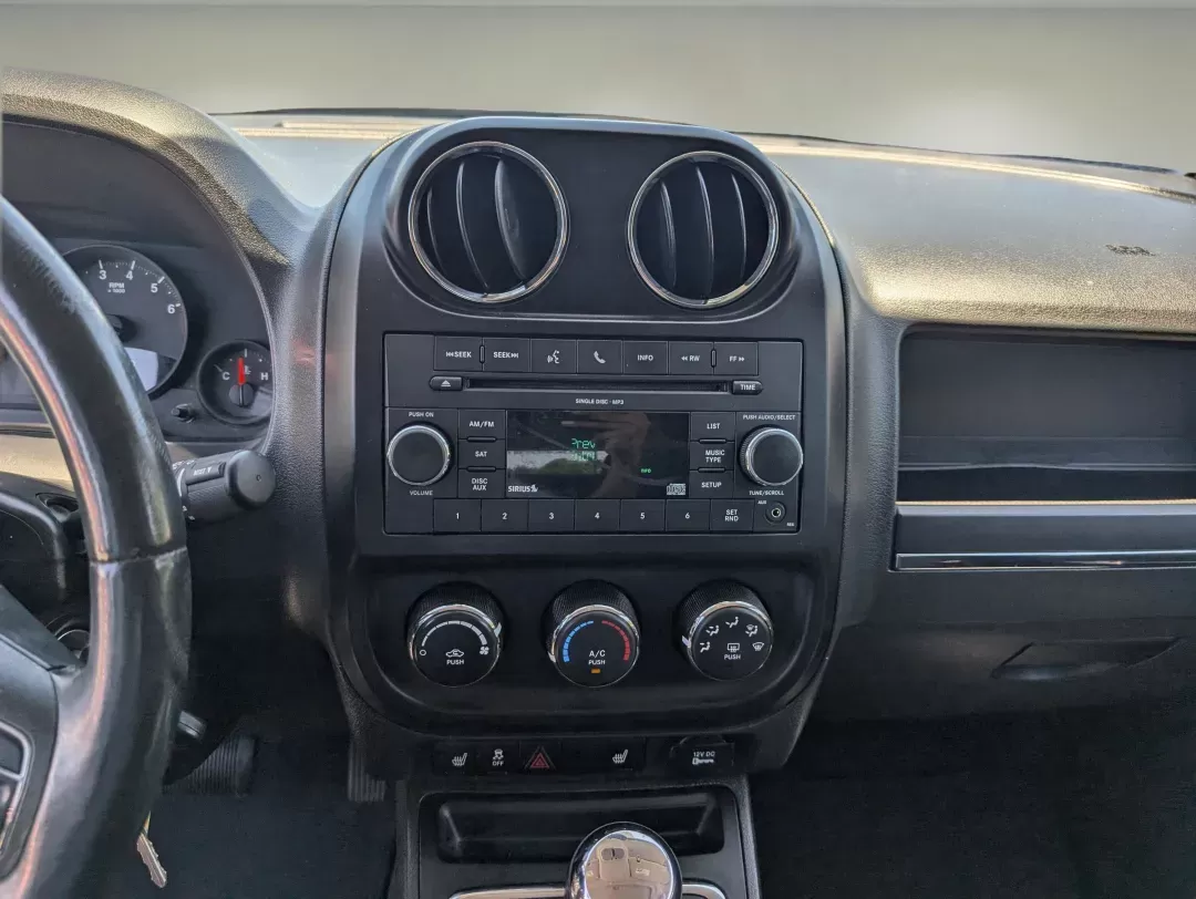 2012 /Dark Slate Gray Interior Jeep Compass Latitude (1C4NJDEBXCD) with an Gas I4 2.4L/144 engine, 1-Speed Continuously Variable Ratio transmission, located at 1430 Gateway Drive, Opelika, AL, 36801, (334) 239-0944, 32.637871, -85.409790 - 2012 Jeep Compass Latitude - Photo#14