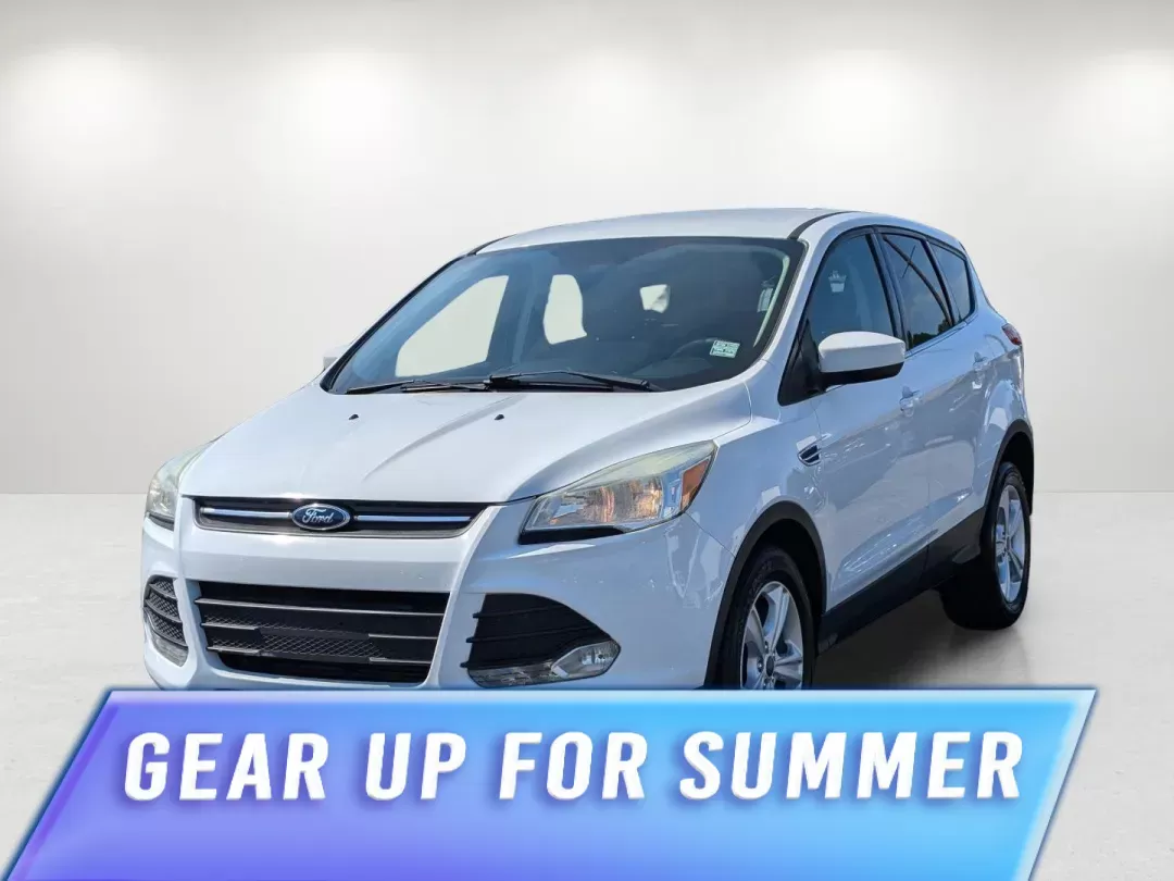 2015 Ford Escape SE (1FMCU0GX5FU) with an Intercooled Turbo Regular Unleaded I-4 1.6 L/98 engine, 6-Speed Automatic w/OD transmission, located at 1430 Gateway Drive, Opelika, AL, 36801, (334) 239-0944, 32.637871, -85.409790 - 2015 Ford Escape SE - Photo#0