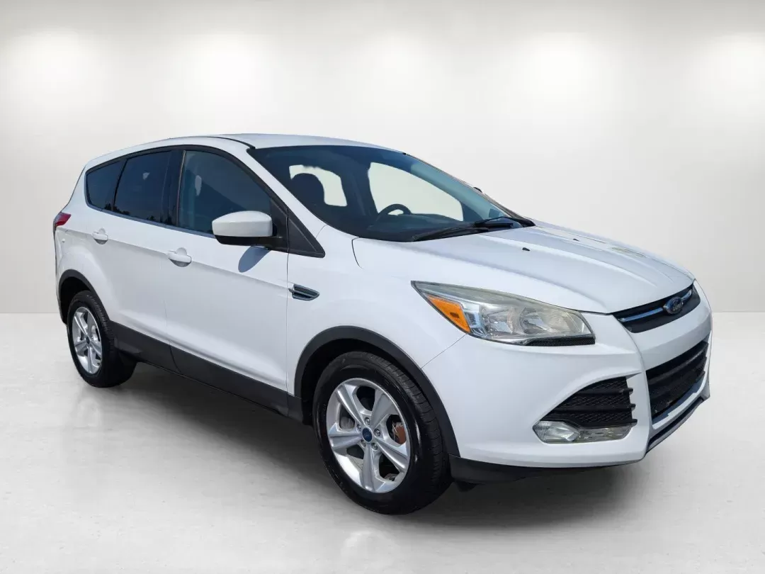 2015 Ford Escape SE (1FMCU0GX5FU) with an Intercooled Turbo Regular Unleaded I-4 1.6 L/98 engine, 6-Speed Automatic w/OD transmission, located at 1430 Gateway Drive, Opelika, AL, 36801, (334) 239-0944, 32.637871, -85.409790 - 2015 Ford Escape SE - Photo#2