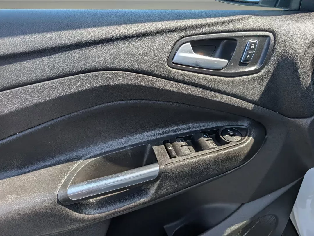 2015 Ford Escape SE (1FMCU0GX5FU) with an Intercooled Turbo Regular Unleaded I-4 1.6 L/98 engine, 6-Speed Automatic w/OD transmission, located at 1430 Gateway Drive, Opelika, AL, 36801, (334) 239-0944, 32.637871, -85.409790 - 2015 Ford Escape SE - Photo#8