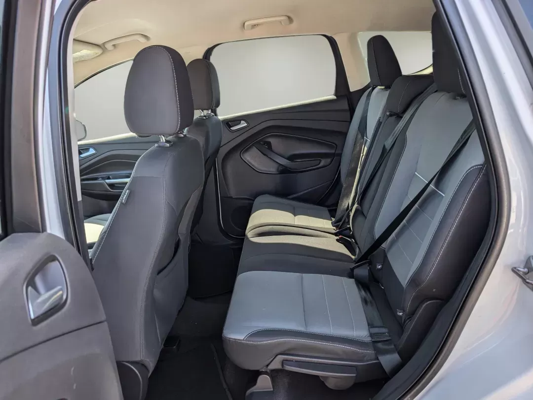 2015 Ford Escape SE (1FMCU0GX5FU) with an Intercooled Turbo Regular Unleaded I-4 1.6 L/98 engine, 6-Speed Automatic w/OD transmission, located at 1430 Gateway Drive, Opelika, AL, 36801, (334) 239-0944, 32.637871, -85.409790 - 2015 Ford Escape SE - Photo#10