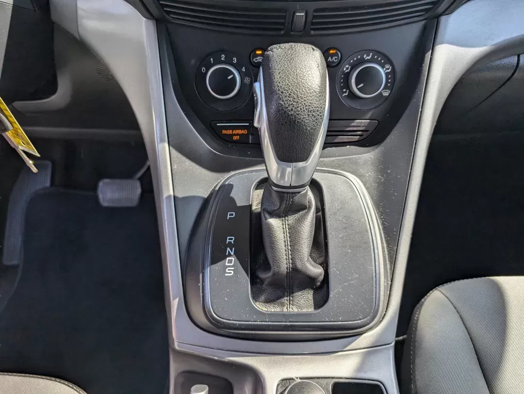 2015 Ford Escape SE (1FMCU0GX5FU) with an Intercooled Turbo Regular Unleaded I-4 1.6 L/98 engine, 6-Speed Automatic w/OD transmission, located at 1430 Gateway Drive, Opelika, AL, 36801, (334) 239-0944, 32.637871, -85.409790 - 2015 Ford Escape SE - Photo#13