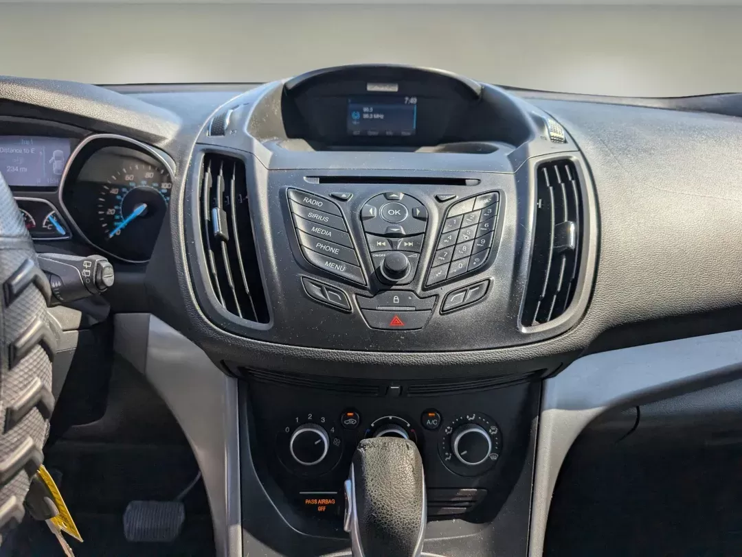 2015 Ford Escape SE (1FMCU0GX5FU) with an Intercooled Turbo Regular Unleaded I-4 1.6 L/98 engine, 6-Speed Automatic w/OD transmission, located at 1430 Gateway Drive, Opelika, AL, 36801, (334) 239-0944, 32.637871, -85.409790 - 2015 Ford Escape SE - Photo#14
