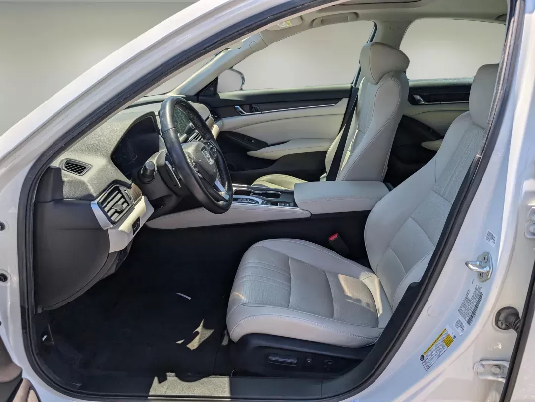 2021 Honda Accord Hybrid EX-L (1HGCV3F54MA) with an Gas/Electric I-4 2.0 L/122 engine, 1-Speed CVT w/OD transmission, located at 3959 U.S. 80 W, Phenix City, AL, 36870, (334) 297-4885, 32.469296, -85.135185 - 2021 Honda Accord Hybrid EX-L - Photo#9