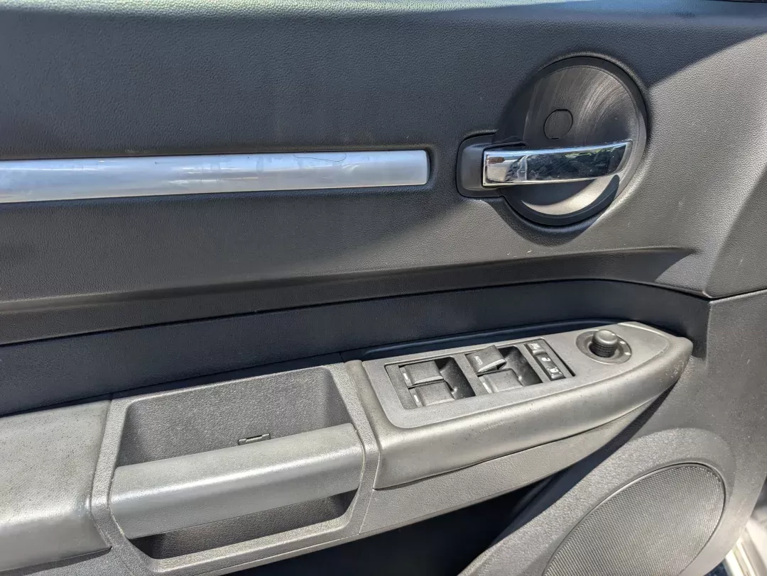 2009 /Dark Slate Gray Dodge Charger SXT (2B3KA33V09H) with an HO Gas V6 3.5L/215 engine, 4-Speed Automatic transmission, located at 7000 Northlake Connector, Columbus, GA, 31904, (706) 987-8085, 32.524975, -84.978134 - 2009 Dodge Charger SXT - Photo#8
