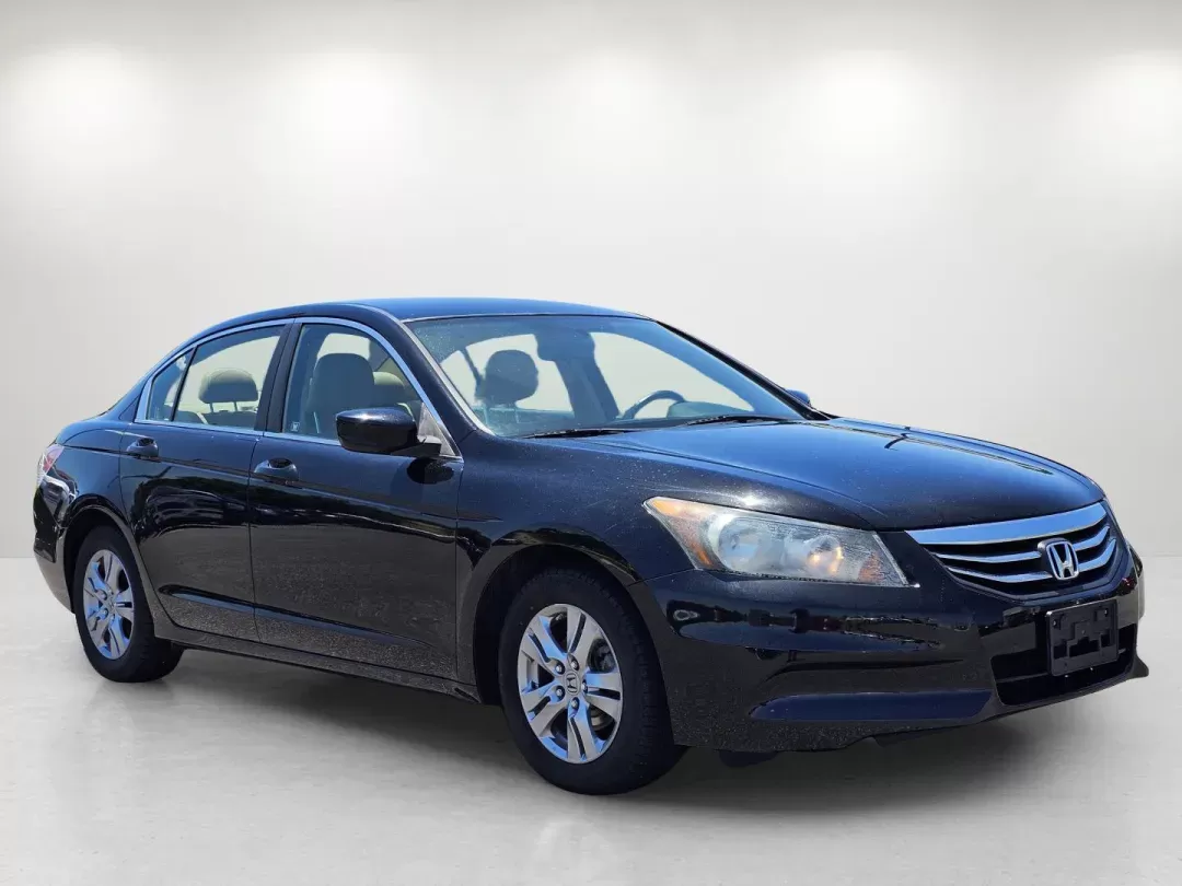 2012 /Ivory Honda Accord Sdn SE (1HGCP2F66CA) with an Gas I4 2.4L/144 engine, 5-Speed Automatic transmission, located at 521 Old Farm Lane Rd, Prattville, AL, 36066, (334) 325-1505, 32.482460, -86.416367 - 2012 Honda Accord Sdn SE - Photo#2
