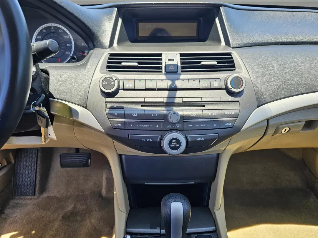 2012 /Ivory Honda Accord Sdn SE (1HGCP2F66CA) with an Gas I4 2.4L/144 engine, 5-Speed Automatic transmission, located at 521 Old Farm Lane Rd, Prattville, AL, 36066, (334) 325-1505, 32.482460, -86.416367 - 2012 Honda Accord Sdn SE - Photo#12