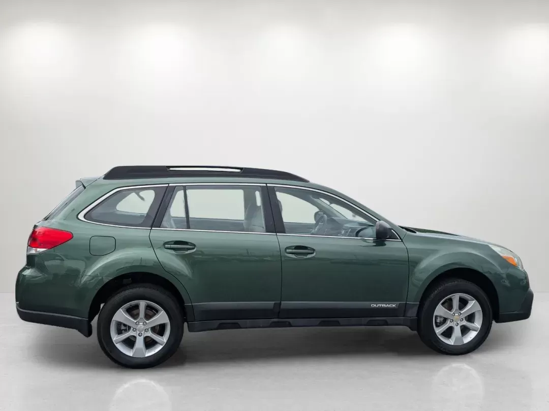 2014 /Ivory Subaru Outback 2.5i (4S4BRCAC4E3) with an Regular Unleaded H-4 2.5 L/152 engine, 6-Speed CVT w/OD transmission, located at 3959 U.S. 80 W, Phenix City, AL, 36870, (334) 297-4885, 32.469296, -85.135185 - 2014 Subaru Outback 2.5i - Photo#4