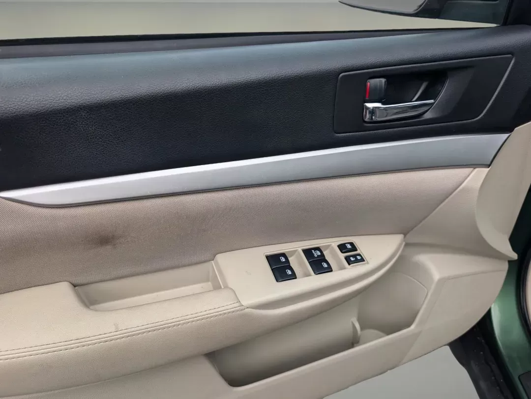 2014 /Ivory Subaru Outback 2.5i (4S4BRCAC4E3) with an Regular Unleaded H-4 2.5 L/152 engine, 6-Speed CVT w/OD transmission, located at 3959 U.S. 80 W, Phenix City, AL, 36870, (334) 297-4885, 32.469296, -85.135185 - 2014 Subaru Outback 2.5i - Photo#9
