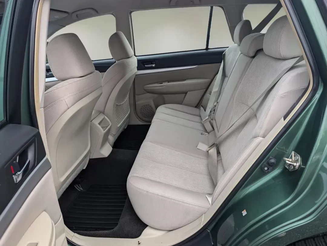 2014 /Ivory Subaru Outback 2.5i (4S4BRCAC4E3) with an Regular Unleaded H-4 2.5 L/152 engine, 6-Speed CVT w/OD transmission, located at 3959 U.S. 80 W, Phenix City, AL, 36870, (334) 297-4885, 32.469296, -85.135185 - 2014 Subaru Outback 2.5i - Photo#11
