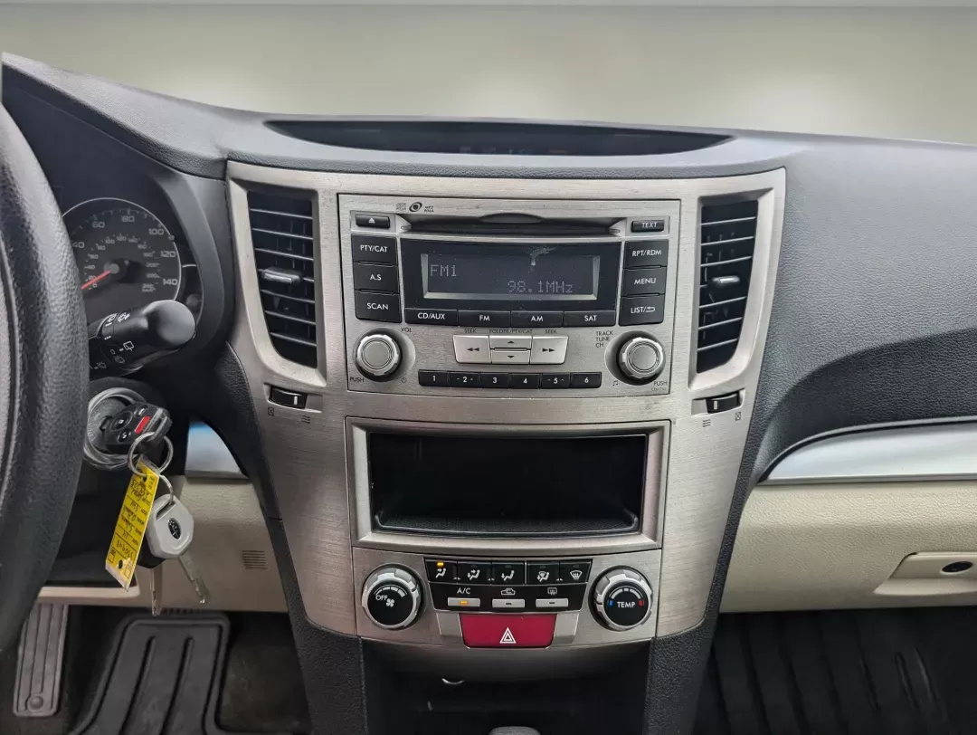 2014 /Ivory Subaru Outback 2.5i (4S4BRCAC4E3) with an Regular Unleaded H-4 2.5 L/152 engine, 6-Speed CVT w/OD transmission, located at 3959 U.S. 80 W, Phenix City, AL, 36870, (334) 297-4885, 32.469296, -85.135185 - 2014 Subaru Outback 2.5i - Photo#14
