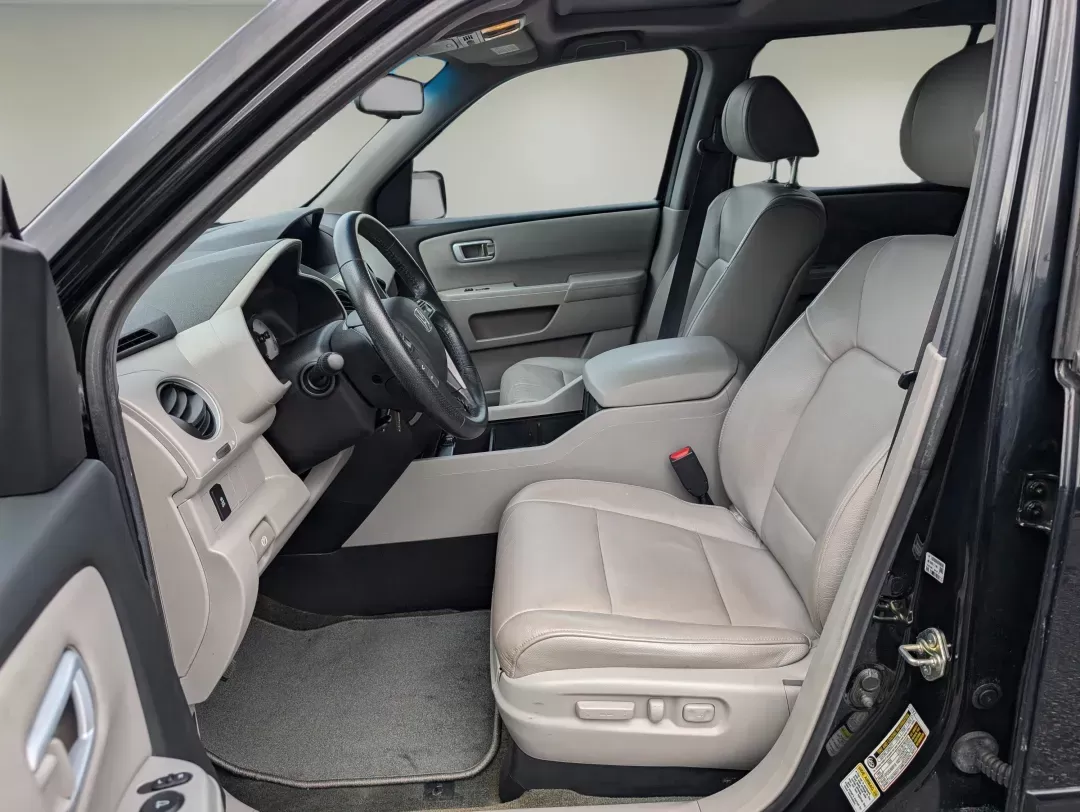 2014 Honda Pilot EX-L (5FNYF3H55EB) with an Regular Unleaded V-6 3.5 L/212 engine, 5-Speed Automatic w/OD transmission, located at 804 22nd Ave, Phenix City, AL, 36870, (334) 297-1860, 32.484749, -85.024475 - 2014 Honda Pilot EX-L - Photo#9