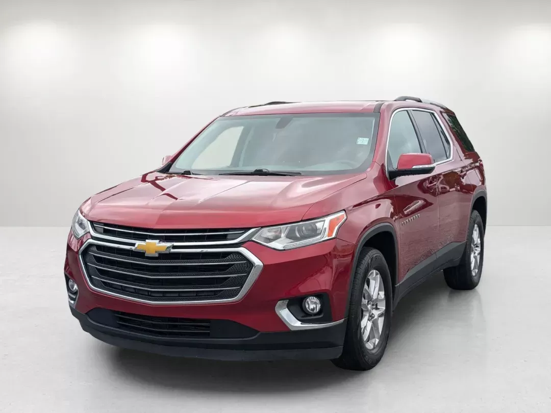 2018 /Dark Atmosphere/Medium Ash Gray Chevrolet Traverse LT Cloth (1GNERGKW2JJ) with an Other engine, located at 3959 U.S. 80 W, Phenix City, AL, 36870, (334) 297-4885, 32.469296, -85.135185 - **Explore the 2018 Chevrolet Traverse: Your Family's Next Adventure Awaits!**<br /> <br /> Are you ready to elevate your family outings or weekend getaways? Look no further than this stunning 2018 Chevrolet Traverse LT, available now at Gils Auto in Columbus, GA. This spacious SUV boasts enough room - Photo#1