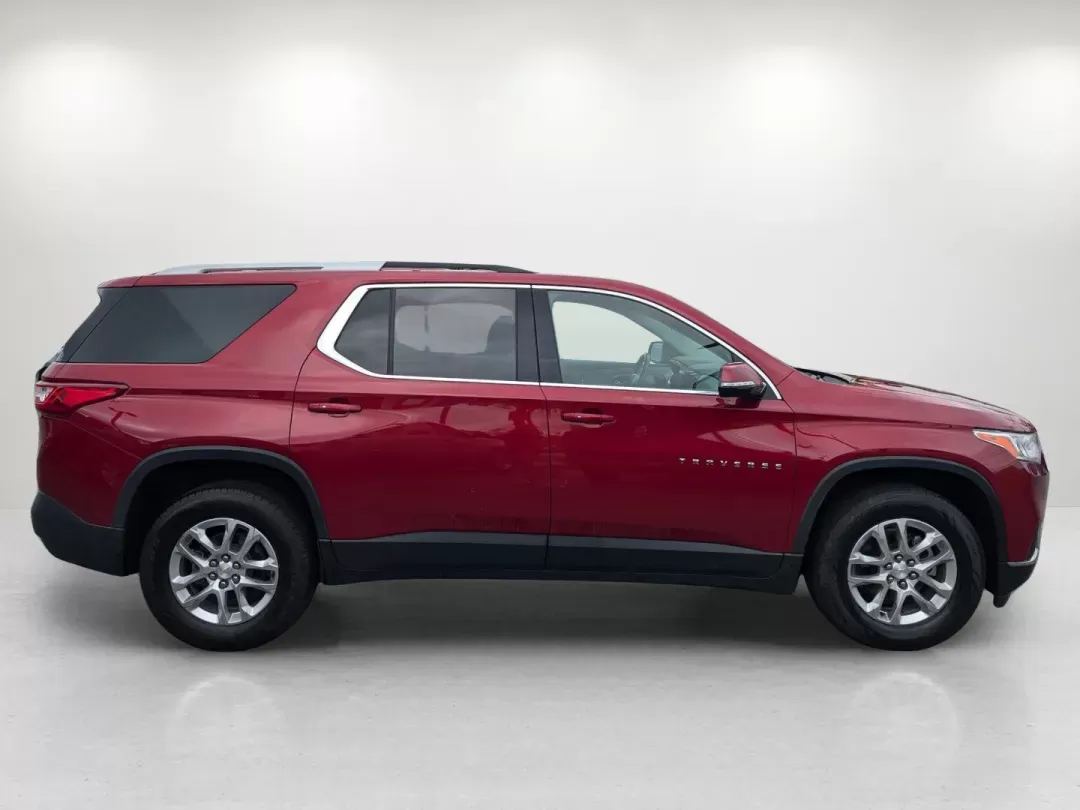 2018 /Dark Atmosphere/Medium Ash Gray Chevrolet Traverse LT Cloth (1GNERGKW2JJ) with an Gas V6 3.6L/ engine, 9-Speed Automatic transmission, located at 5115 14th Ave., Columbus, GA, 31904, (706) 323-0345, 32.511494, -84.971046 - 2018 Chevrolet Traverse LT Cloth - Photo#3