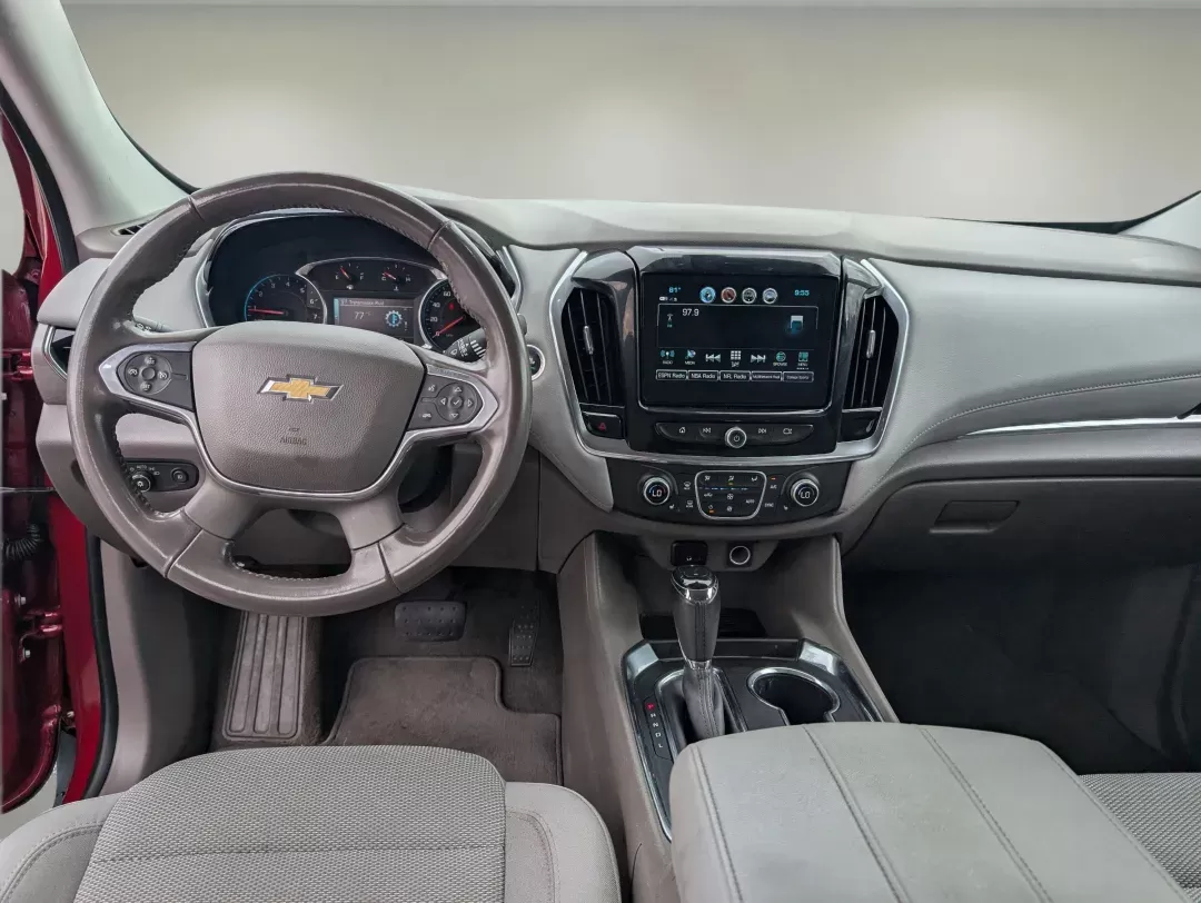 2018 /Dark Atmosphere/Medium Ash Gray Chevrolet Traverse LT Cloth (1GNERGKW2JJ) with an Gas V6 3.6L/ engine, 9-Speed Automatic transmission, located at 5115 14th Ave., Columbus, GA, 31904, (706) 323-0345, 32.511494, -84.971046 - 2018 Chevrolet Traverse LT Cloth - Photo#12