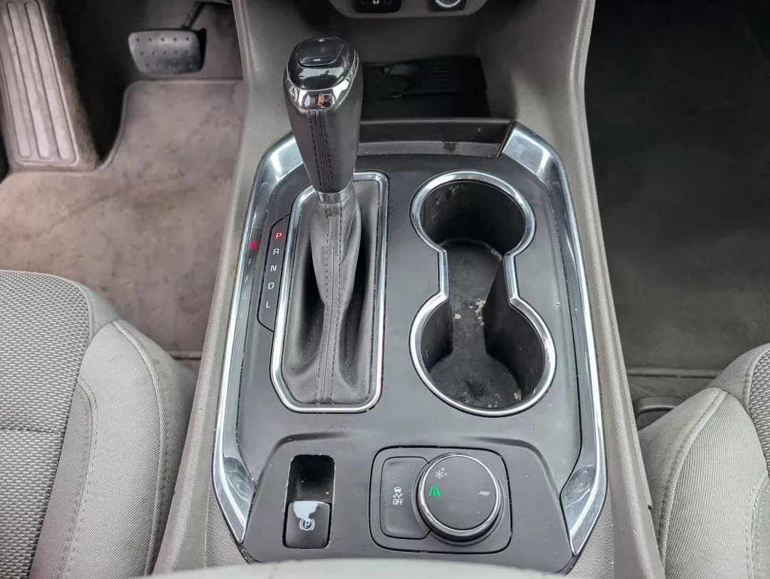 2018 /Dark Atmosphere/Medium Ash Gray Chevrolet Traverse LT Cloth (1GNERGKW2JJ) with an Gas V6 3.6L/ engine, 9-Speed Automatic transmission, located at 5115 14th Ave., Columbus, GA, 31904, (706) 323-0345, 32.511494, -84.971046 - 2018 Chevrolet Traverse LT Cloth - Photo#13