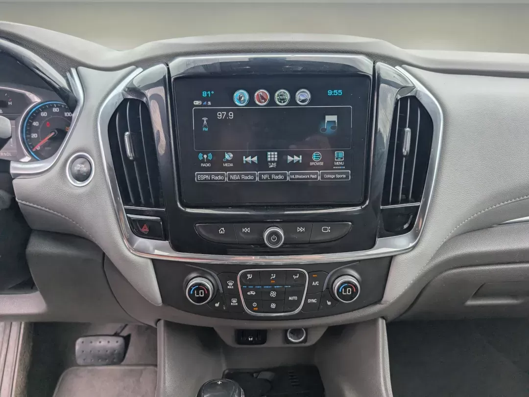 2018 /Dark Atmosphere/Medium Ash Gray Chevrolet Traverse LT Cloth (1GNERGKW2JJ) with an Gas V6 3.6L/ engine, 9-Speed Automatic transmission, located at 5115 14th Ave., Columbus, GA, 31904, (706) 323-0345, 32.511494, -84.971046 - 2018 Chevrolet Traverse LT Cloth - Photo#14