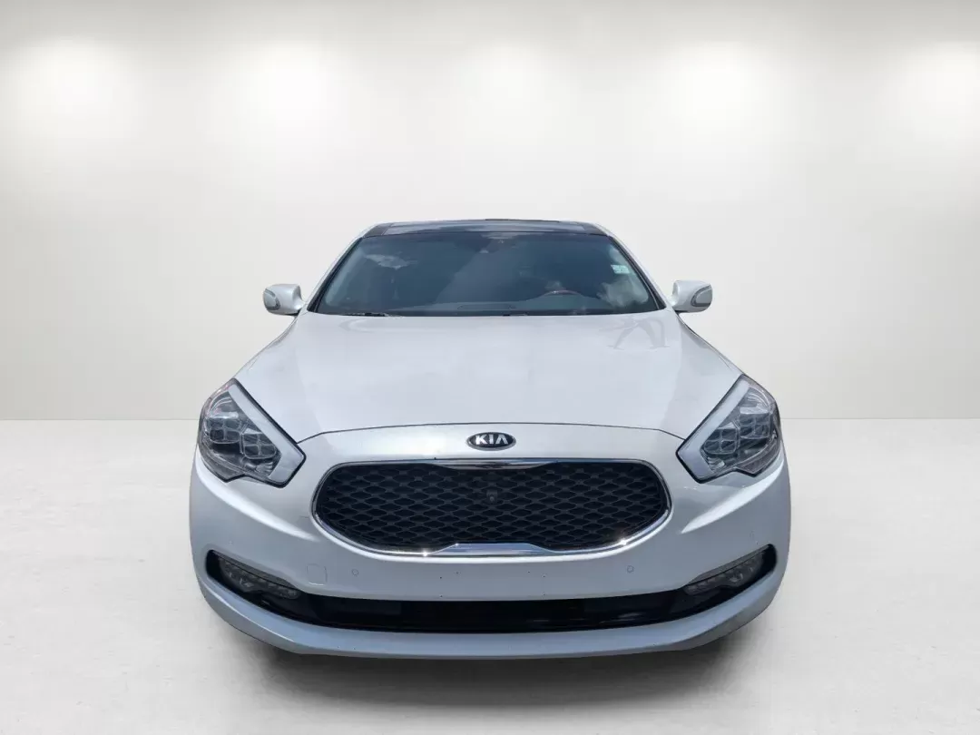 2015 /Black Kia K900 Luxury (KNALW4D4XF6) with an Premium Unleaded V-8 5.0 L/307 engine, 8-Speed Automatic w/OD transmission, located at 3959 U.S. 80 W, Phenix City, AL, 36870, (334) 297-4885, 32.469296, -85.135185 - 2015 Kia K900 Luxury - Photo#2