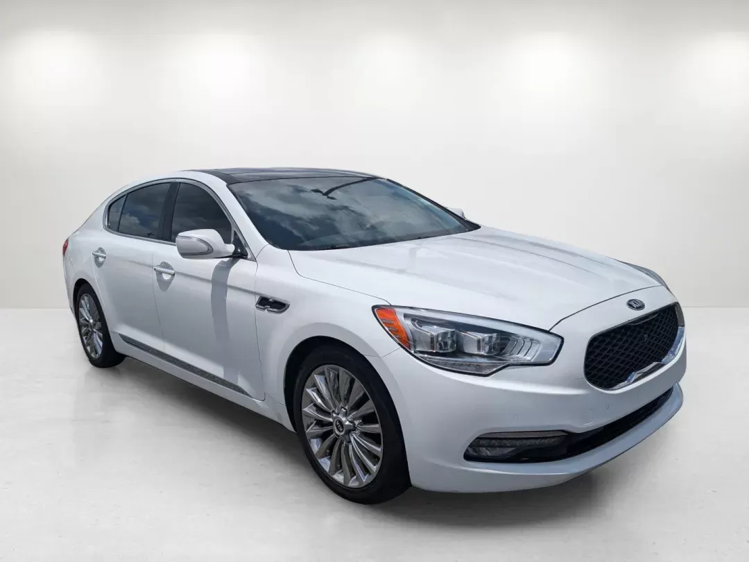 2015 /Black Kia K900 Luxury (KNALW4D4XF6) with an Premium Unleaded V-8 5.0 L/307 engine, 8-Speed Automatic w/OD transmission, located at 3959 U.S. 80 W, Phenix City, AL, 36870, (334) 297-4885, 32.469296, -85.135185 - 2015 Kia K900 Luxury - Photo#3