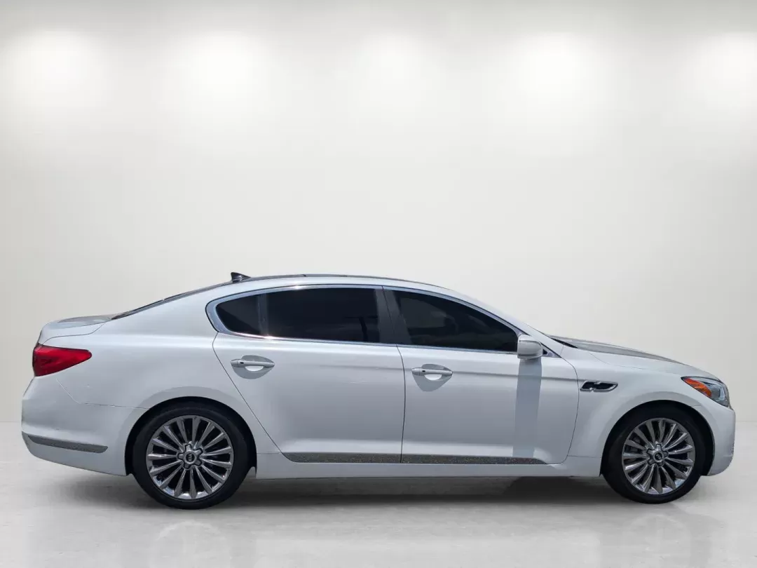 2015 /Black Kia K900 Luxury (KNALW4D4XF6) with an Premium Unleaded V-8 5.0 L/307 engine, 8-Speed Automatic w/OD transmission, located at 3959 U.S. 80 W, Phenix City, AL, 36870, (334) 297-4885, 32.469296, -85.135185 - 2015 Kia K900 Luxury - Photo#4