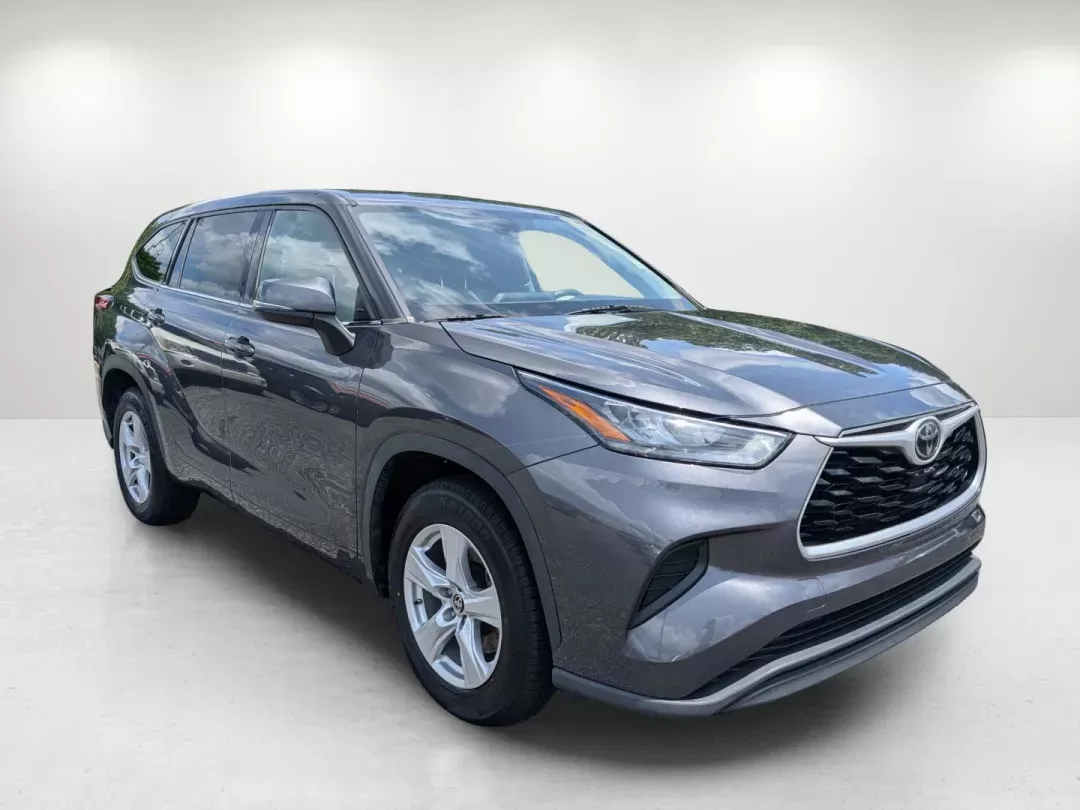2020 Toyota Highlander L (5TDCZRAH3LS) with an Regular Unleaded V-6 3.5 L/211 engine, 8-Speed Automatic w/OD transmission, located at 3959 U.S. 80 W, Phenix City, AL, 36870, (334) 297-4885, 32.469296, -85.135185 - 2020 Toyota Highlander L - Photo#3