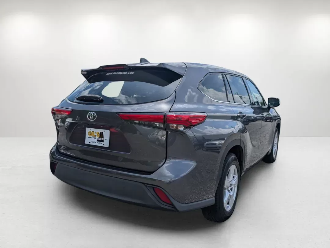 2020 Toyota Highlander L (5TDCZRAH3LS) with an Regular Unleaded V-6 3.5 L/211 engine, 8-Speed Automatic w/OD transmission, located at 3959 U.S. 80 W, Phenix City, AL, 36870, (334) 297-4885, 32.469296, -85.135185 - 2020 Toyota Highlander L - Photo#5