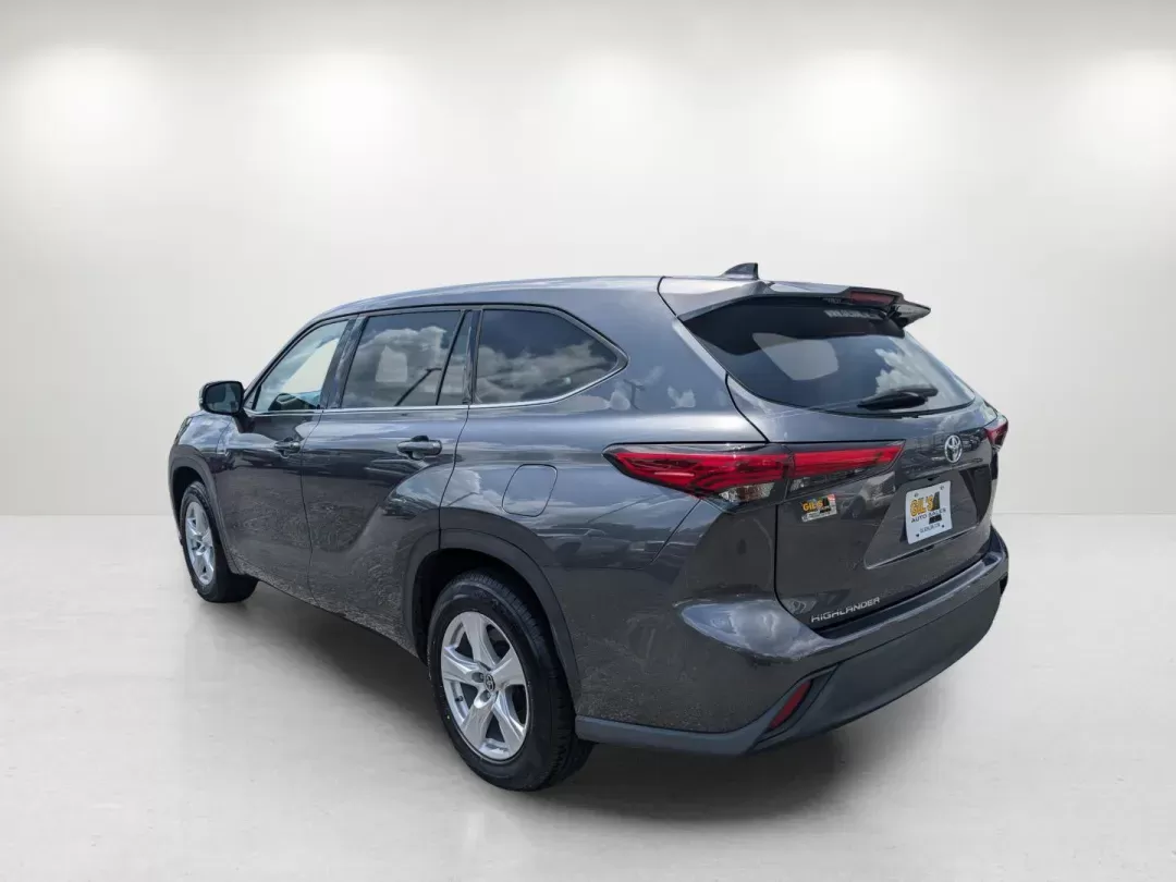 2020 Toyota Highlander L (5TDCZRAH3LS) with an Regular Unleaded V-6 3.5 L/211 engine, 8-Speed Automatic w/OD transmission, located at 3959 U.S. 80 W, Phenix City, AL, 36870, (334) 297-4885, 32.469296, -85.135185 - 2020 Toyota Highlander L - Photo#7