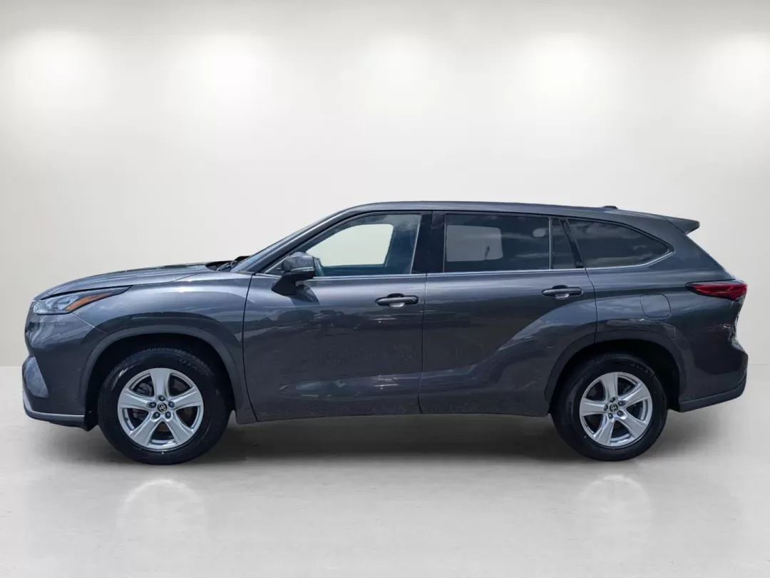 2020 Toyota Highlander L (5TDCZRAH3LS) with an Regular Unleaded V-6 3.5 L/211 engine, 8-Speed Automatic w/OD transmission, located at 3959 U.S. 80 W, Phenix City, AL, 36870, (334) 297-4885, 32.469296, -85.135185 - 2020 Toyota Highlander L - Photo#8