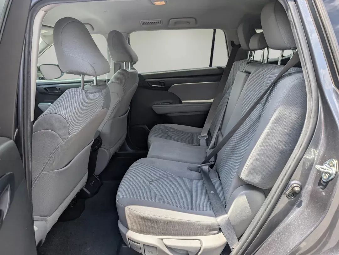 2020 Toyota Highlander L (5TDCZRAH3LS) with an Regular Unleaded V-6 3.5 L/211 engine, 8-Speed Automatic w/OD transmission, located at 3959 U.S. 80 W, Phenix City, AL, 36870, (334) 297-4885, 32.469296, -85.135185 - 2020 Toyota Highlander L - Photo#11