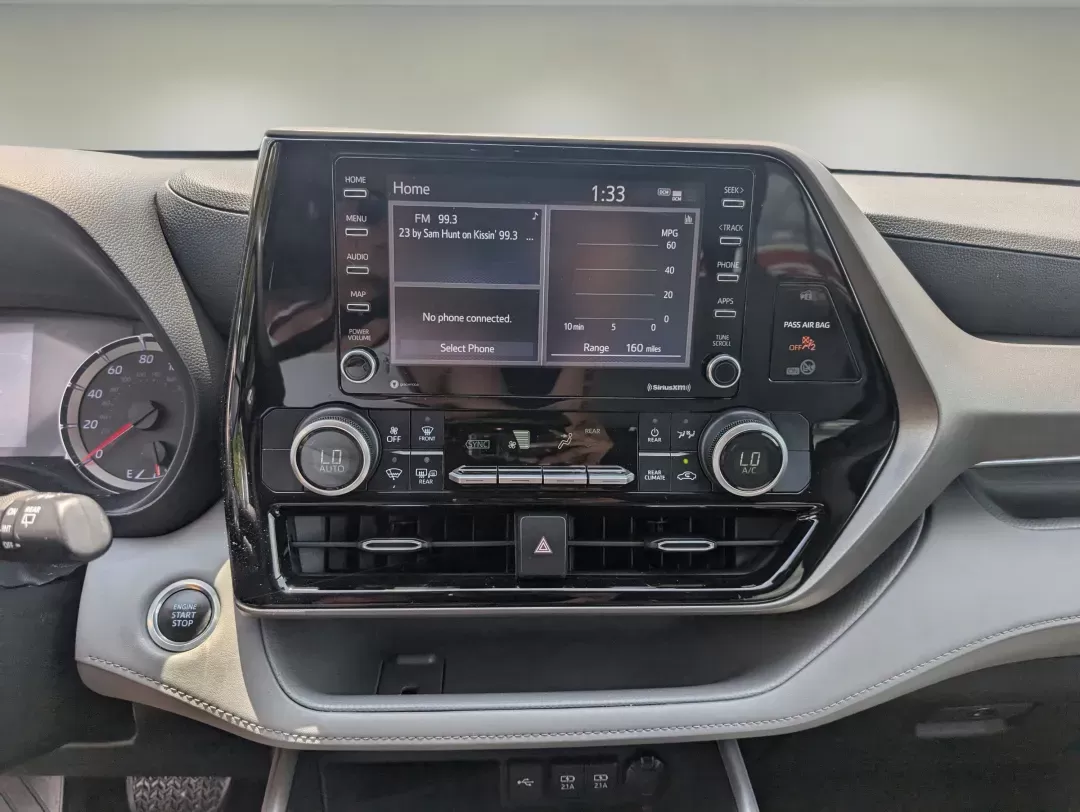 2020 Toyota Highlander L (5TDCZRAH3LS) with an Regular Unleaded V-6 3.5 L/211 engine, 8-Speed Automatic w/OD transmission, located at 3959 U.S. 80 W, Phenix City, AL, 36870, (334) 297-4885, 32.469296, -85.135185 - 2020 Toyota Highlander L - Photo#14
