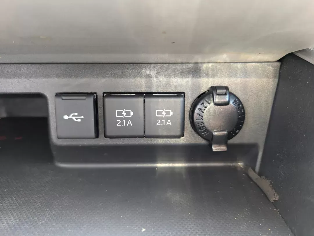 2020 Toyota Highlander L (5TDCZRAH3LS) with an Regular Unleaded V-6 3.5 L/211 engine, 8-Speed Automatic w/OD transmission, located at 3959 U.S. 80 W, Phenix City, AL, 36870, (334) 297-4885, 32.469296, -85.135185 - 2020 Toyota Highlander L - Photo#15