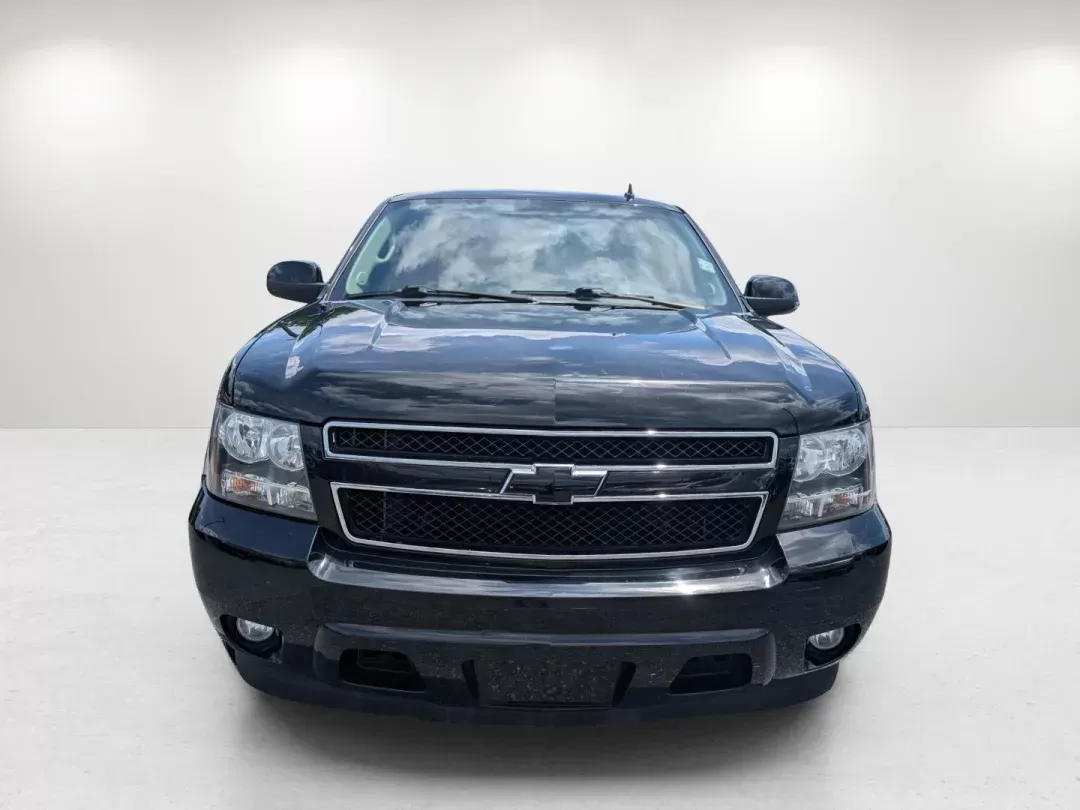 2013 /Ebony Chevrolet Suburban LT (1GNSCJE02DR) with an Gas/Ethanol V8 5.3L/323 engine, 6-Speed Automatic transmission, located at 3959 U.S. 80 W, Phenix City, AL, 36870, (334) 297-4885, 32.469296, -85.135185 - 2013 Chevrolet Suburban LT - Photo#2