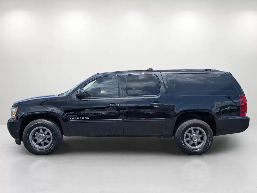 2013 /Ebony Chevrolet Suburban LT (1GNSCJE02DR) with an Gas/Ethanol V8 5.3L/323 engine, 6-Speed Automatic transmission, located at 3959 U.S. 80 W, Phenix City, AL, 36870, (334) 297-4885, 32.469296, -85.135185 - 2013 Chevrolet Suburban LT - Photo#8
