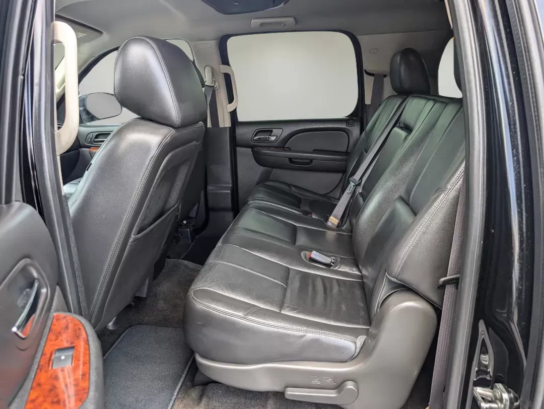 2013 /Ebony Chevrolet Suburban LT (1GNSCJE02DR) with an Gas/Ethanol V8 5.3L/323 engine, 6-Speed Automatic transmission, located at 3959 U.S. 80 W, Phenix City, AL, 36870, (334) 297-4885, 32.469296, -85.135185 - 2013 Chevrolet Suburban LT - Photo#11