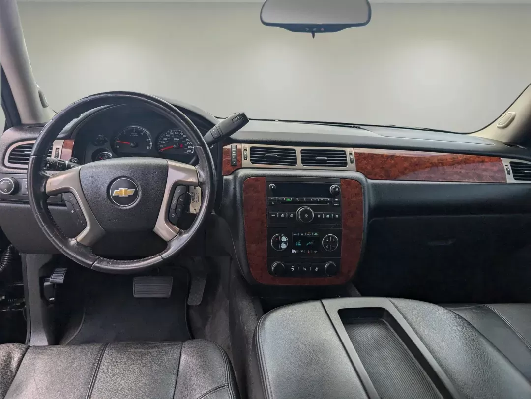 2013 /Ebony Chevrolet Suburban LT (1GNSCJE02DR) with an Gas/Ethanol V8 5.3L/323 engine, 6-Speed Automatic transmission, located at 3959 U.S. 80 W, Phenix City, AL, 36870, (334) 297-4885, 32.469296, -85.135185 - 2013 Chevrolet Suburban LT - Photo#15