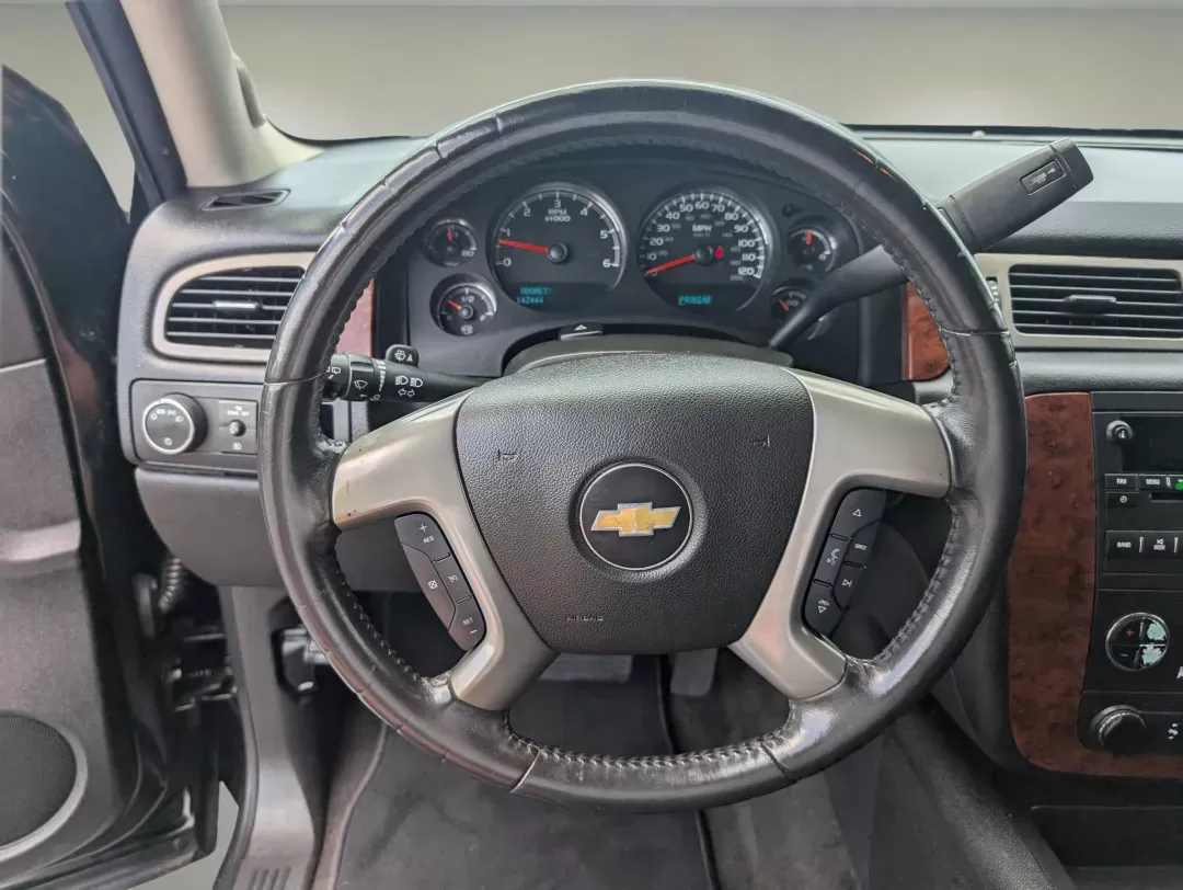 2013 /Ebony Chevrolet Suburban LT (1GNSCJE02DR) with an Gas/Ethanol V8 5.3L/323 engine, 6-Speed Automatic transmission, located at 3959 U.S. 80 W, Phenix City, AL, 36870, (334) 297-4885, 32.469296, -85.135185 - 2013 Chevrolet Suburban LT - Photo#16